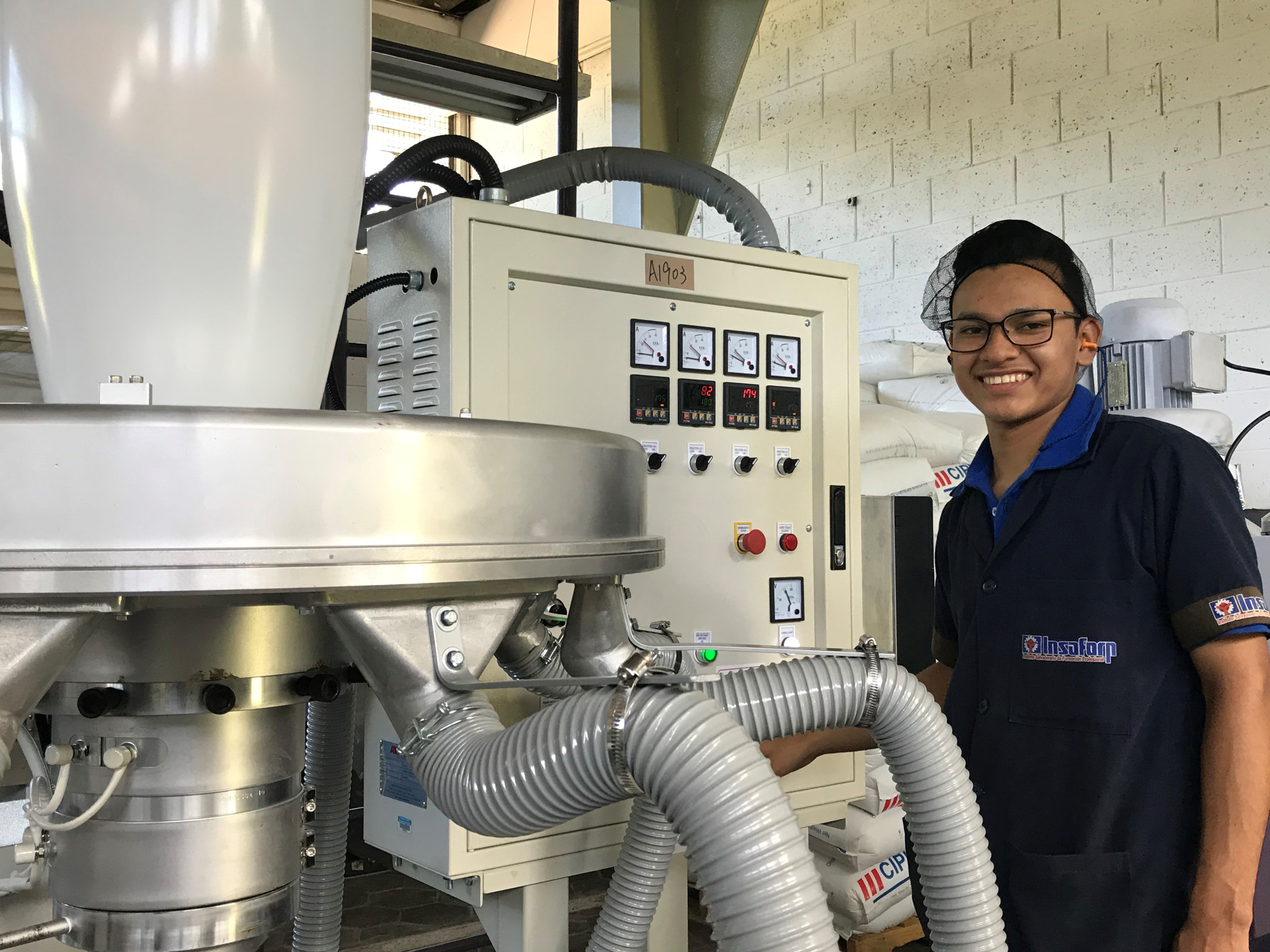 5.extrusion de pelicula corte y sello.webp